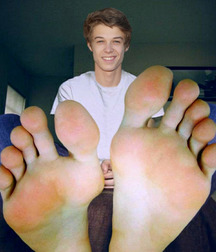 Boys's feet 100 5a5f2e55326cf.jpg
