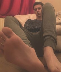 Boys's feet 101 5a61d6d1c37a0.jpg