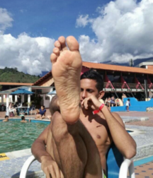 Boys's feet 101 5a61d9b5f231d.png