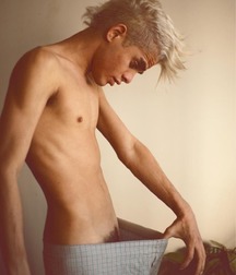 Twinks 451 5a7ef5e4a7036.jpg