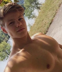 Twinks 453 5a7efda08775a.jpg