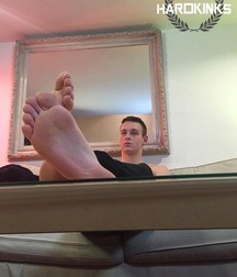 Boys's feet 102 5a7f342532129.jpg