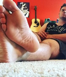 Boys's feet 102 5a7f374e27deb.jpg
