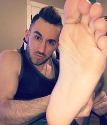 Boys's feet 102 5a7f37fe16740.jpg
