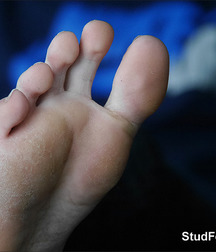 Boys's feet 103 5a7f3b01e1b48.jpg