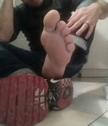 Boys's feet 103 5a7f3b1720556.jpg
