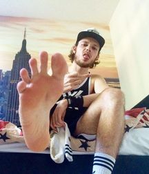 Boys's feet 104 5a7f493955eb0.jpg