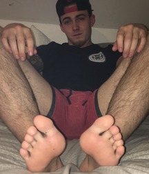 Boys's feet 104 5a7f49997360e.jpg