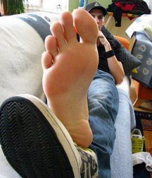 Boys's feet 104 5a7f4c0883450.jpg