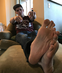Boys's feet 105 5a7f5ee2ed948.jpg