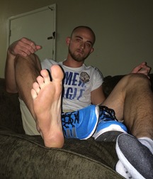 Boys's feet 106 5a7f65fcafd75.jpg