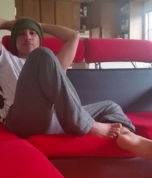 Boys's feet 106 5a7f66c1b1a88.jpg