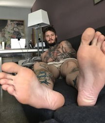 Boys's feet 107 5aac2b538f538.jpg