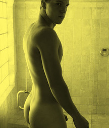 Attractive bottoms of boys 149 5ad71ca9c5c36.jpg