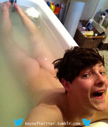 Attractive bottoms of boys 150 5ad862eb6af29.jpg