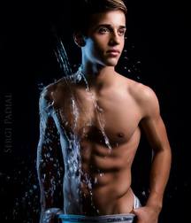 Twinks 520 5af6da316b027.jpg