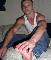 Boys's feet 110 5b16a599e0bee.jpg
