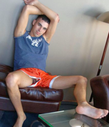 Boys's feet 110 5b16a6cc99ade.png