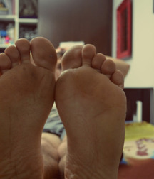 Boys's feet 110 5b16a6e45a93a.jpg