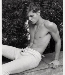 Twinks 550 5b1f9c059fbe5.jpg