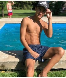 Hotties in Summer 5e44327660cb2.jpg
