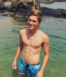 Hotties in Summer 5e44328364f2a.jpg