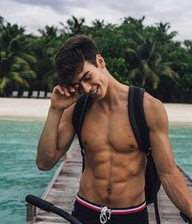 Hotties in Summer 5e443328577eb.jpg