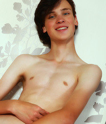 Hot boy GLM 5a3ae74771364.jpg