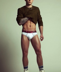 More hotties! 5c52a33e15461.jpeg