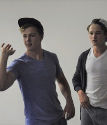 More hotties! 5c52a342e3ada.jpeg