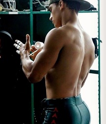 More hotties! 5c52a345b576b.jpeg