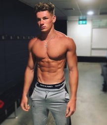 Hot guys 5c56b6cdc8898.jpeg