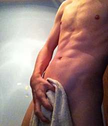 mirror selfie 2  5a3ae42fc4b00.jpg