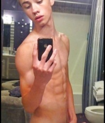 mirror selfie 3 5ac383b519521.jpg