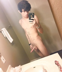 mirror selfie 5 5ac93d78dd4b8.jpg