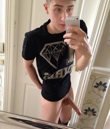 mirror selfie 7 5cb64e7d60c0b.jpg