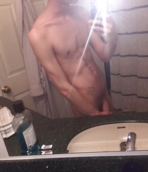 mirror selfie 7 5cb64e964a207.jpg