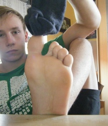 Feet  5c161cb25988f.jpg