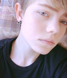 Cute guys  58c7e0e7f3ce2.png
