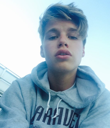 Cute guys  58c7e1096117b.png