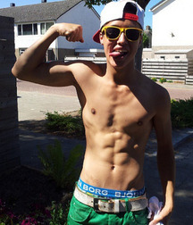 Abs are for dudes 5f0ed82b2c093.jpeg