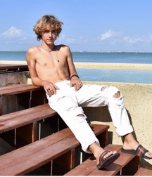 sit on my throne twink tube cute 62976e744741e.jpeg