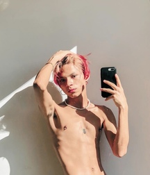 sit on my throne twink tube cute 62976e7892736.jpeg