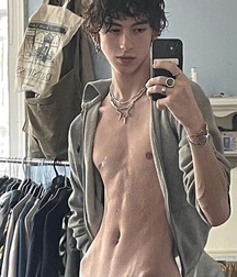 sit on my throne twink tube cute 62976e7d2af67.jpeg