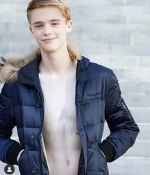 sit on my throne twink tube cute 62976e81b9c38.jpeg