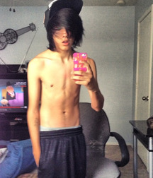 Emo 570c7f0f962af.jpg