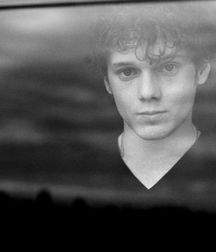 Anton Yelchin R.I.P. 57687597d1e08.jpg