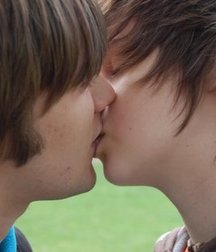 Billy's Hot Picks 386 Kisses 57b8dd2182da5.jpg