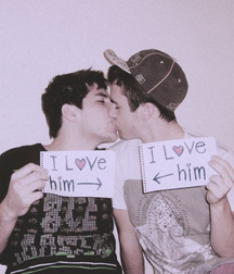 Billy's Hot Picks 386 Kisses 57b8dd2713908.jpg