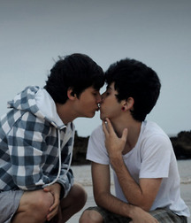 Billy's Hot Picks 386 Kisses 57b8dd2862956.jpg